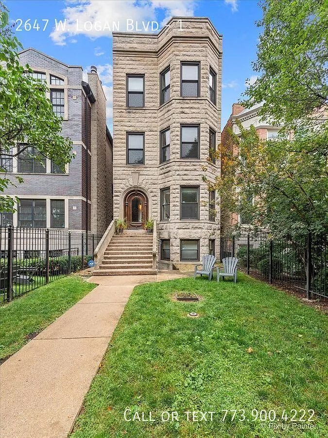 Beautiful vintage Bldg on the historic Logan Blvd. 3 blocks from Logan Square & Blue Line "L" sto... — Photo 1