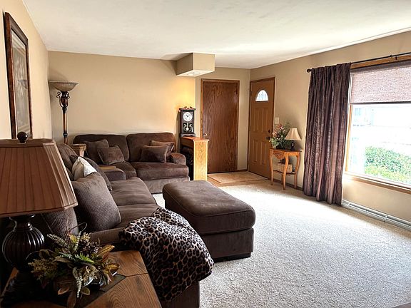 3rd image of 1931 N Summit St