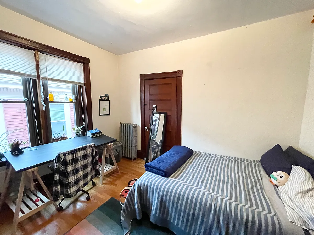 Building Photo - 174 Saint Alphonsus St #3