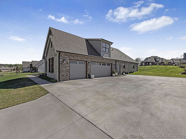 Listing photo 3