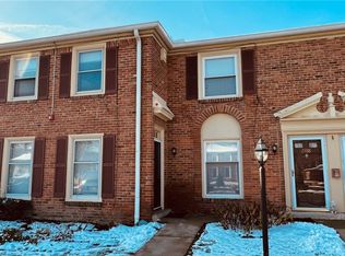 2390 Arlington Dr, Lyndhurst, OH 44124