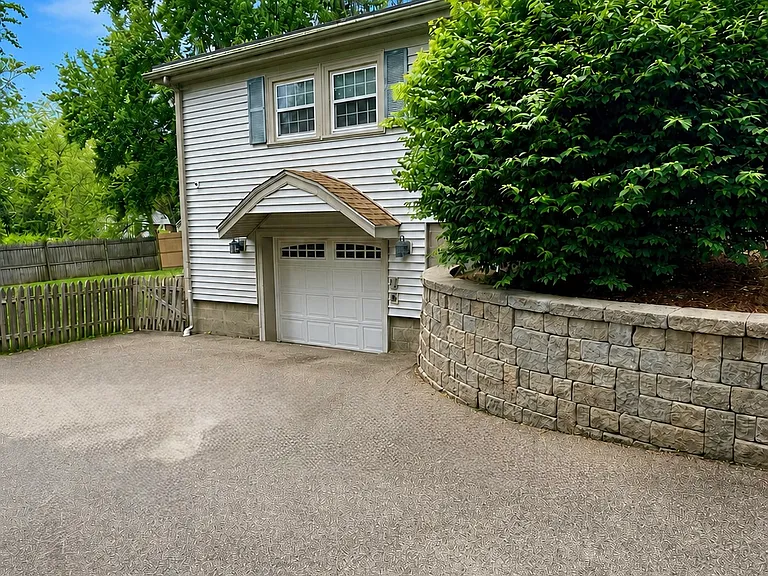 101 Mann St — Photo 39