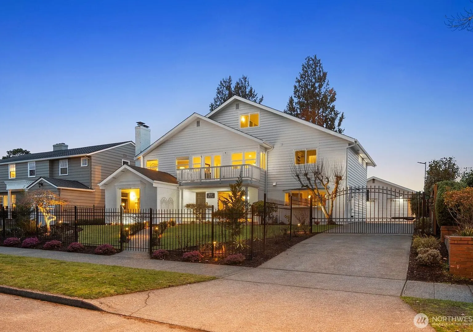Exceptional Magnolia Home - Rare opportunity to live in Seattles Premier Neighborhood — Photo 2