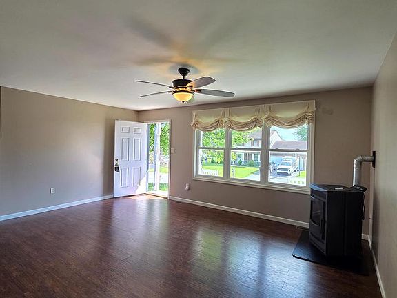 4th image of 272 Hope Dr