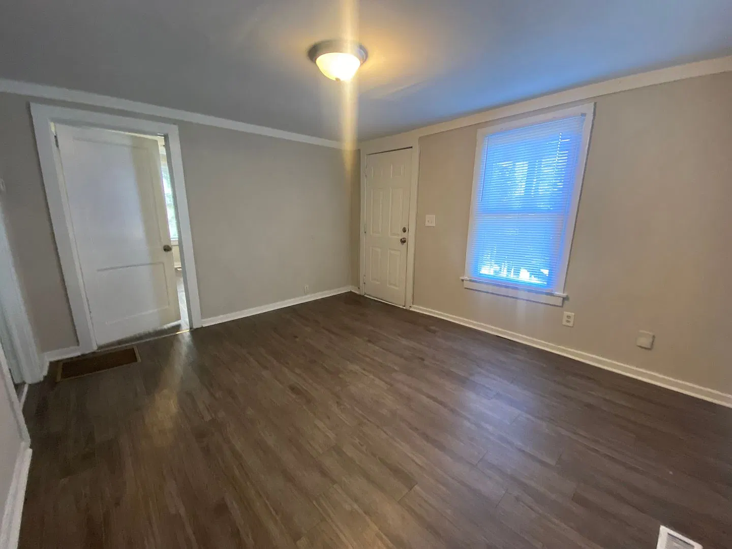 Three Bedroom Close to Downtown! — Photo 2