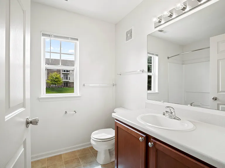 Towne Lakes Apartments — Photo 9
