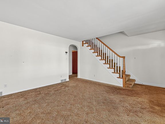 4th image of 228 E Gaul St
