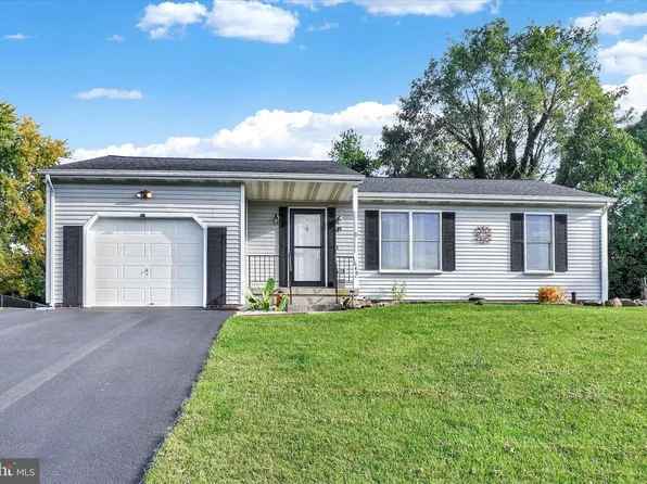 1649 Rainbow Cir, York, PA 17408