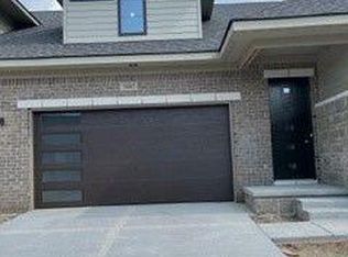 7487 Gramercy Cir #13, West Bloomfield, MI