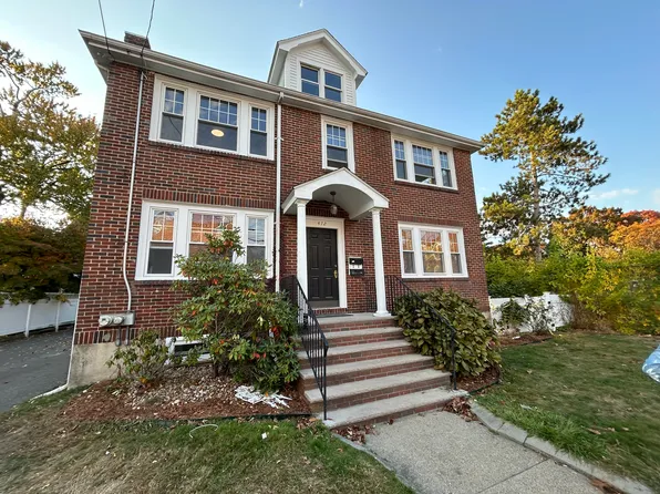 472 Pleasant St Floor 2, Melrose, MA 02176