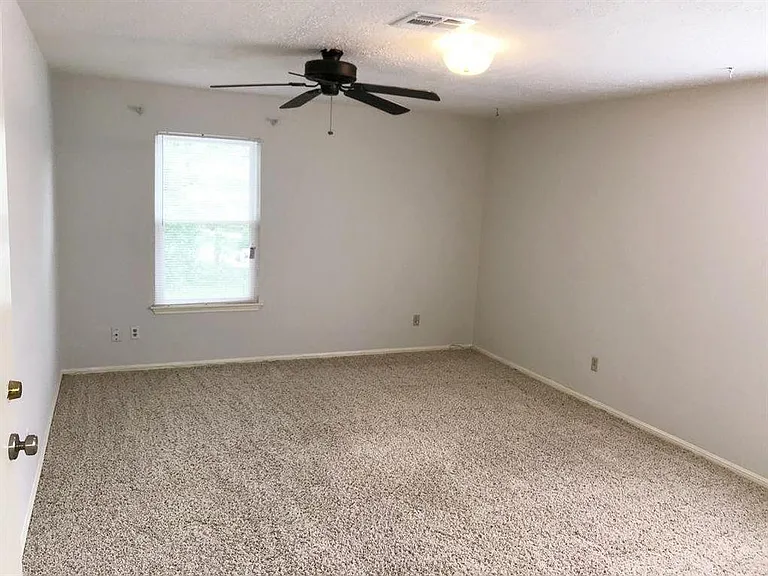2621 N Woodloch St — Photo 22