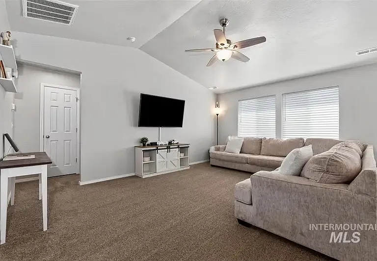 875 SW Crested St — Photo 12