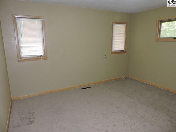 5th image of 806 W 23rd Ave