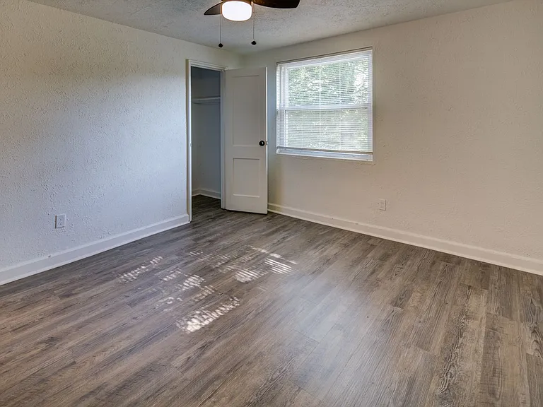 53 Madison Dr — Photo 12
