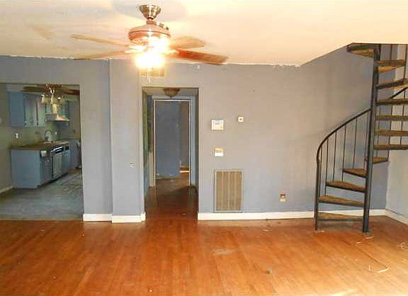 3rd image of 926 Wellington Ln