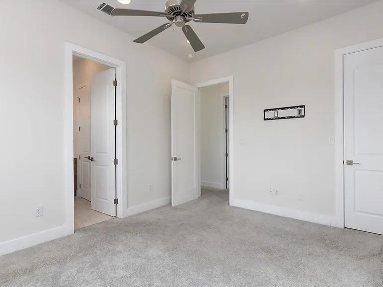 645 W 16th St — Photo 22