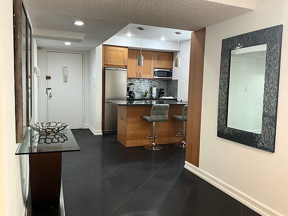 4th image of 150 W 51st St APT 1827