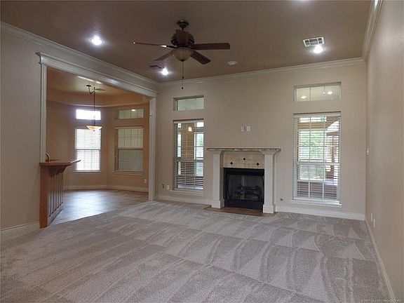 3rd image of 1512 Derby Ln
