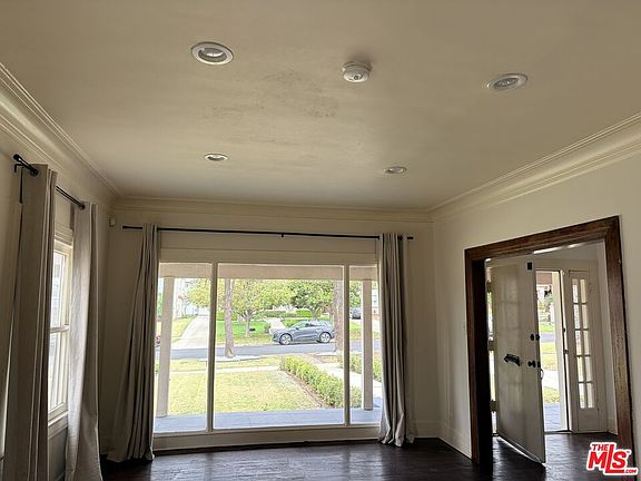 5th image of 2142 S Victoria Ave