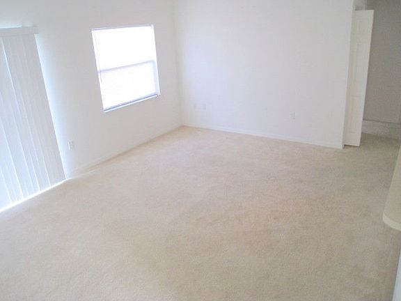 3rd image of 931 Cumberland Dr