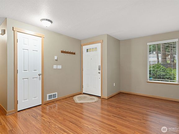 3rd image of 321 ROLLINGWOOD Road