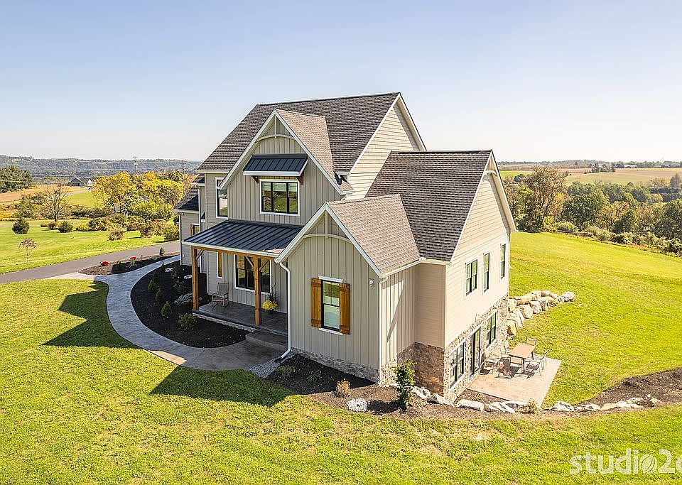2nd image of 2085 Park Place Dr