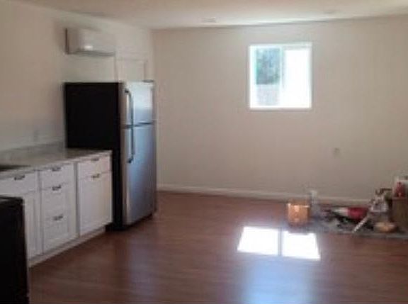 2nd image of 2109 E Sheridan St #2