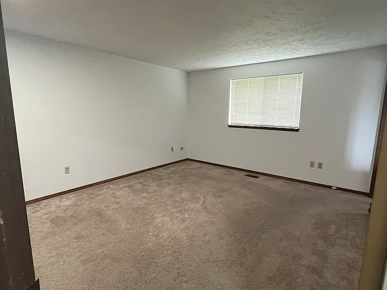 9711 N Indian Trail Rd — Photo 8