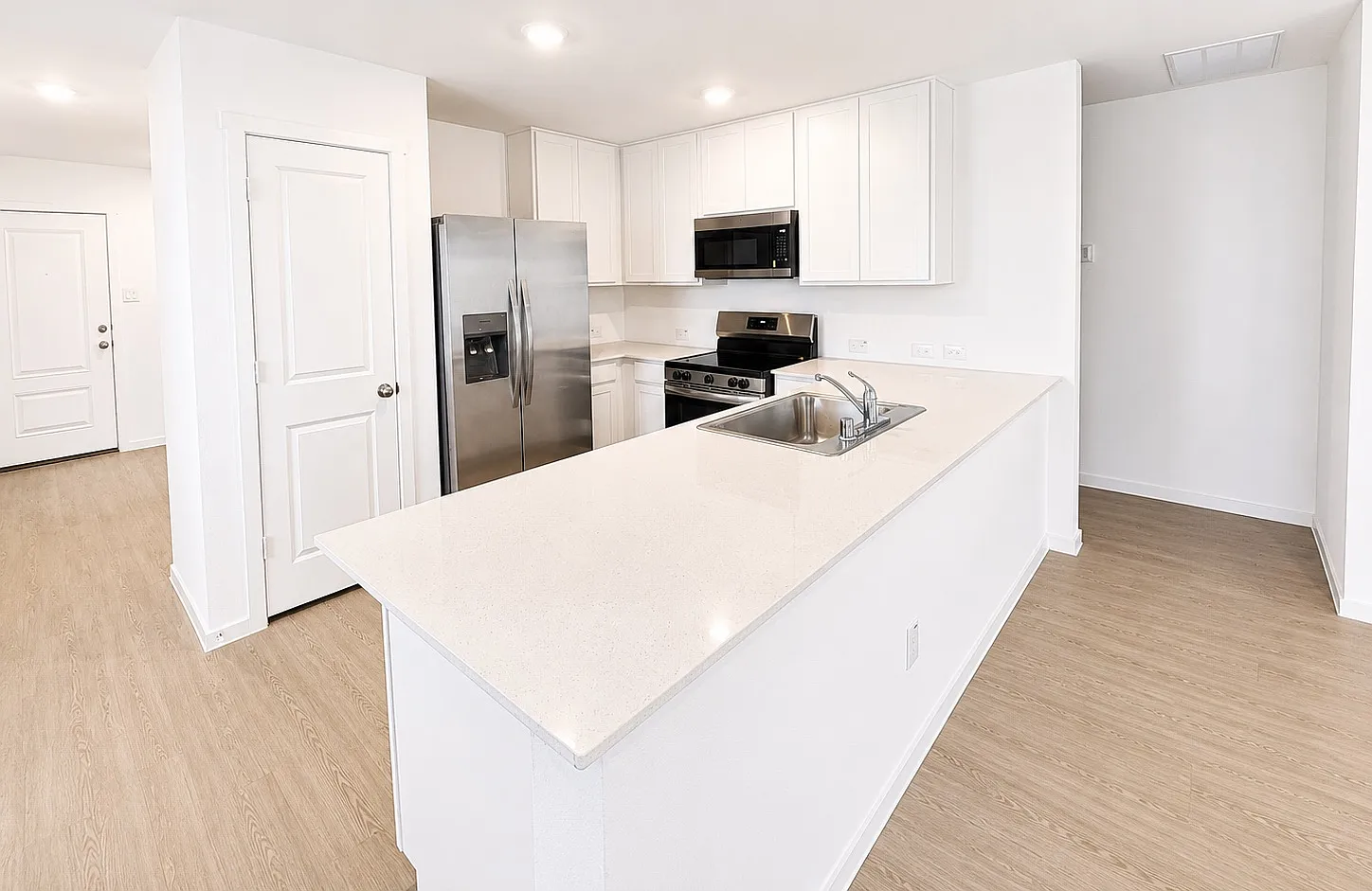 3 bed, 1266 sqft, $1,675 — Photo 1