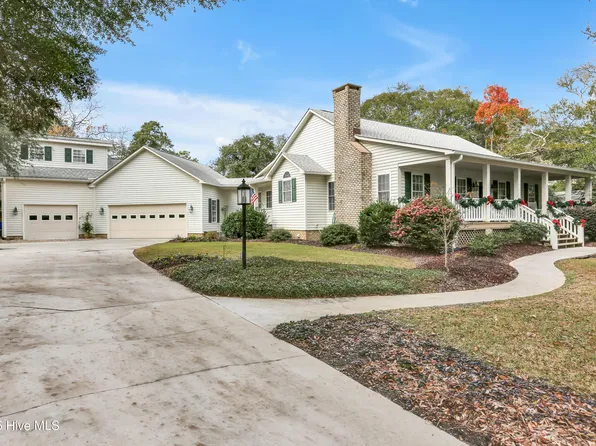 221 Mcglamery Street, Oak Island, NC 28465