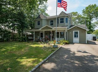 871 Ocean Ave, West Islip, NY 11795