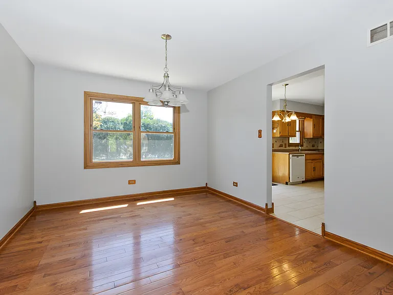 7745 Woodstock Dr — Photo 5