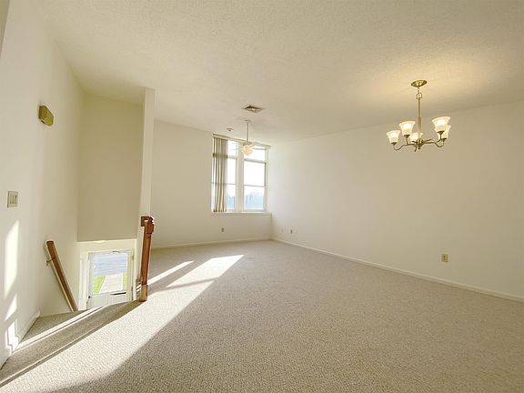 2nd image of 437 Belvidere St APT F17