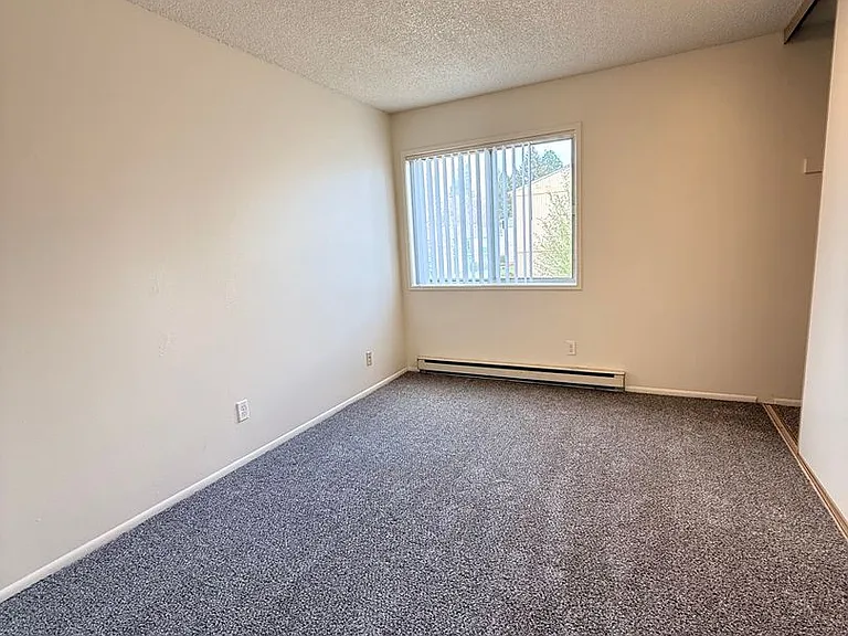 Sunnyside Village Apartments — Photo 27