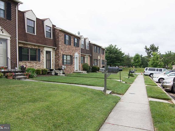 3rd image of 19 Keen Valley Dr