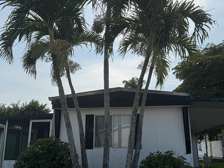 370 NW 134th Way — Photo 1