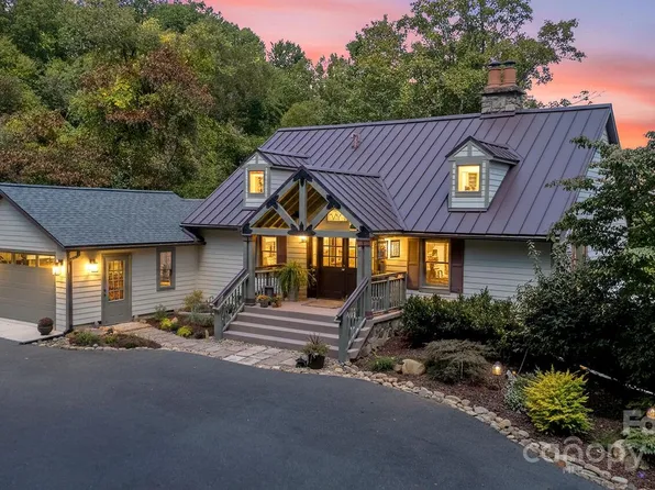 25 View Ridge Pkwy, Leicester, NC 28748