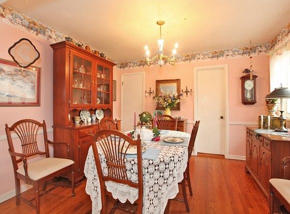 2nd image of 621 Sanbridge Cir