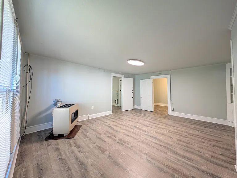 433 SW 5th St — Photo 9