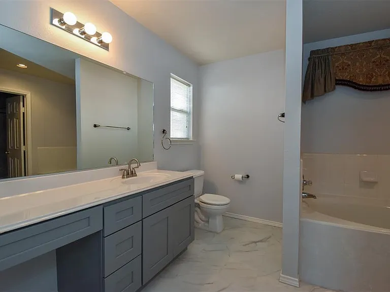 16122 Speyburn Ct — Photo 6