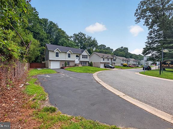 5th image of 300 Park Ln