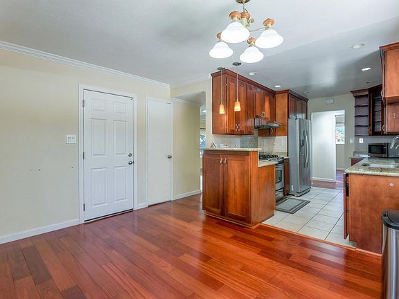 5th image of 2077 Minto Dr