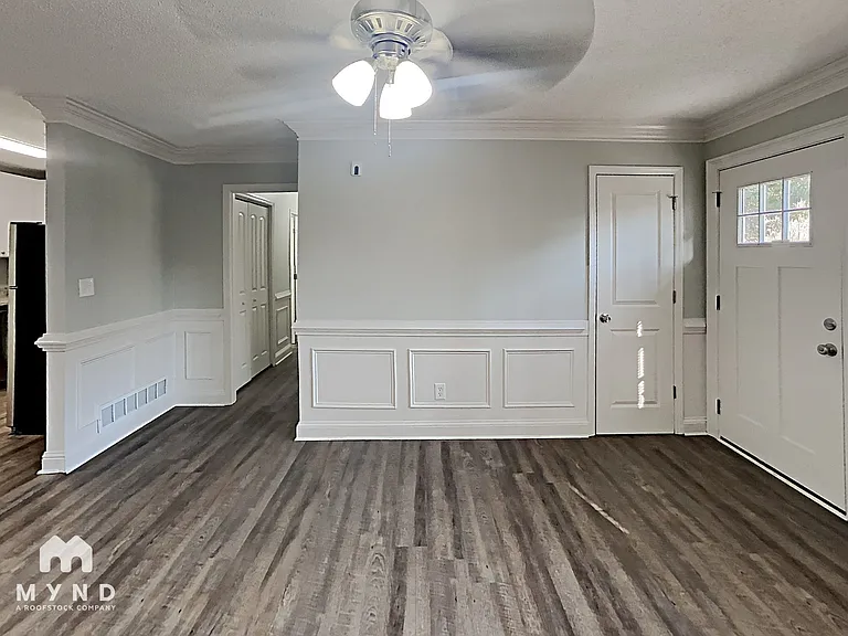 585 Oak Way — Photo 7
