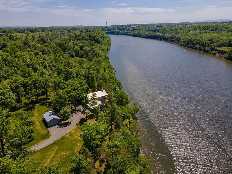 3rd image of 834 Riverview Road