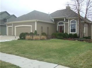 12201 Pine Valley Dr, Kansas City, KS 66109