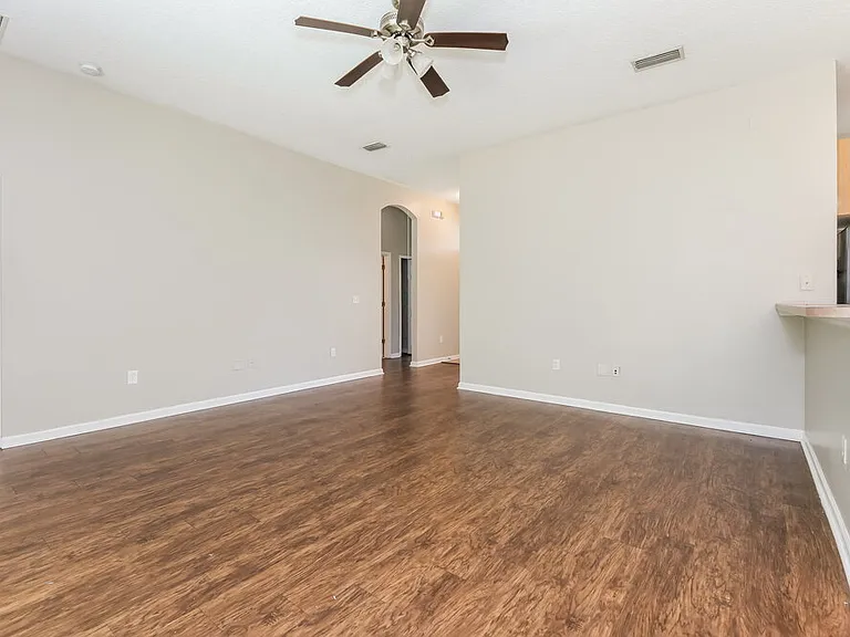 667 Bonaparte Dr — Photo 5