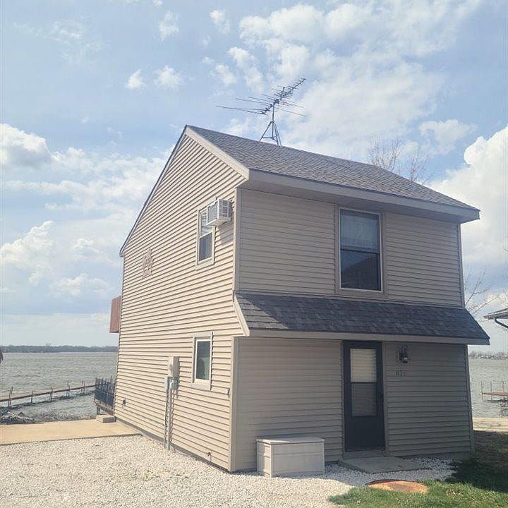 1st image of 870 E Shore Dr