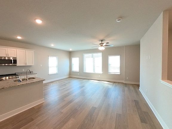 3rd image of 7122 Magnolia Blf #2