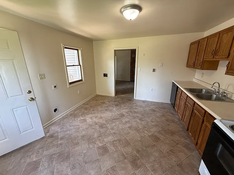 66 Elizabeth St #66 — Photo 7