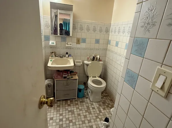 1152 Jefferson Avenue image 9 of 16